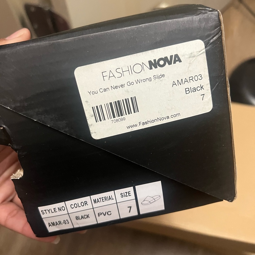 Fashion nova slides